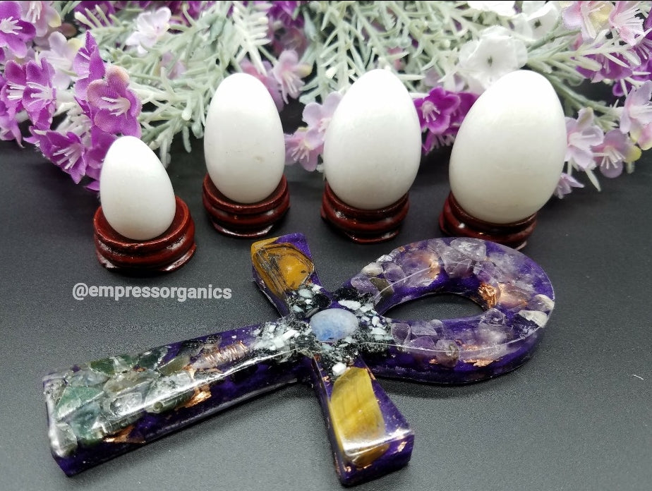
            
                Load image into Gallery viewer, White Jade Yoni Eggs
            
        